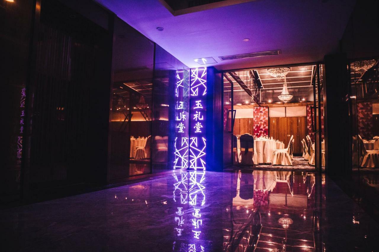 Gallery F Hotel Vuhan Dış mekan fotoğraf